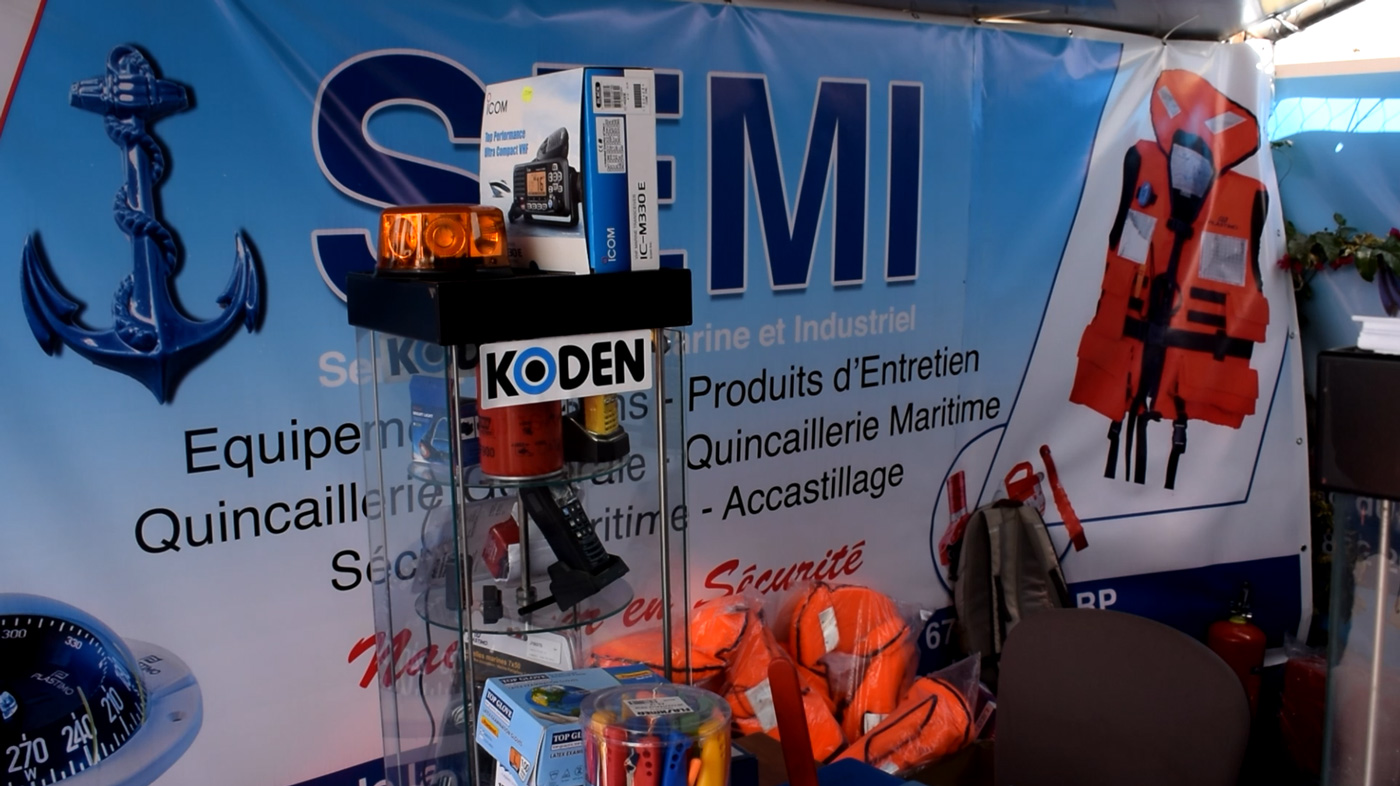 Réalisation SEMI Sénégal - Fourniture de 12 pirogues insubmersibles en fibre de verre avec la douane
